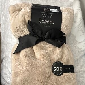 Heavyweight Grand Luxe Plush Throw